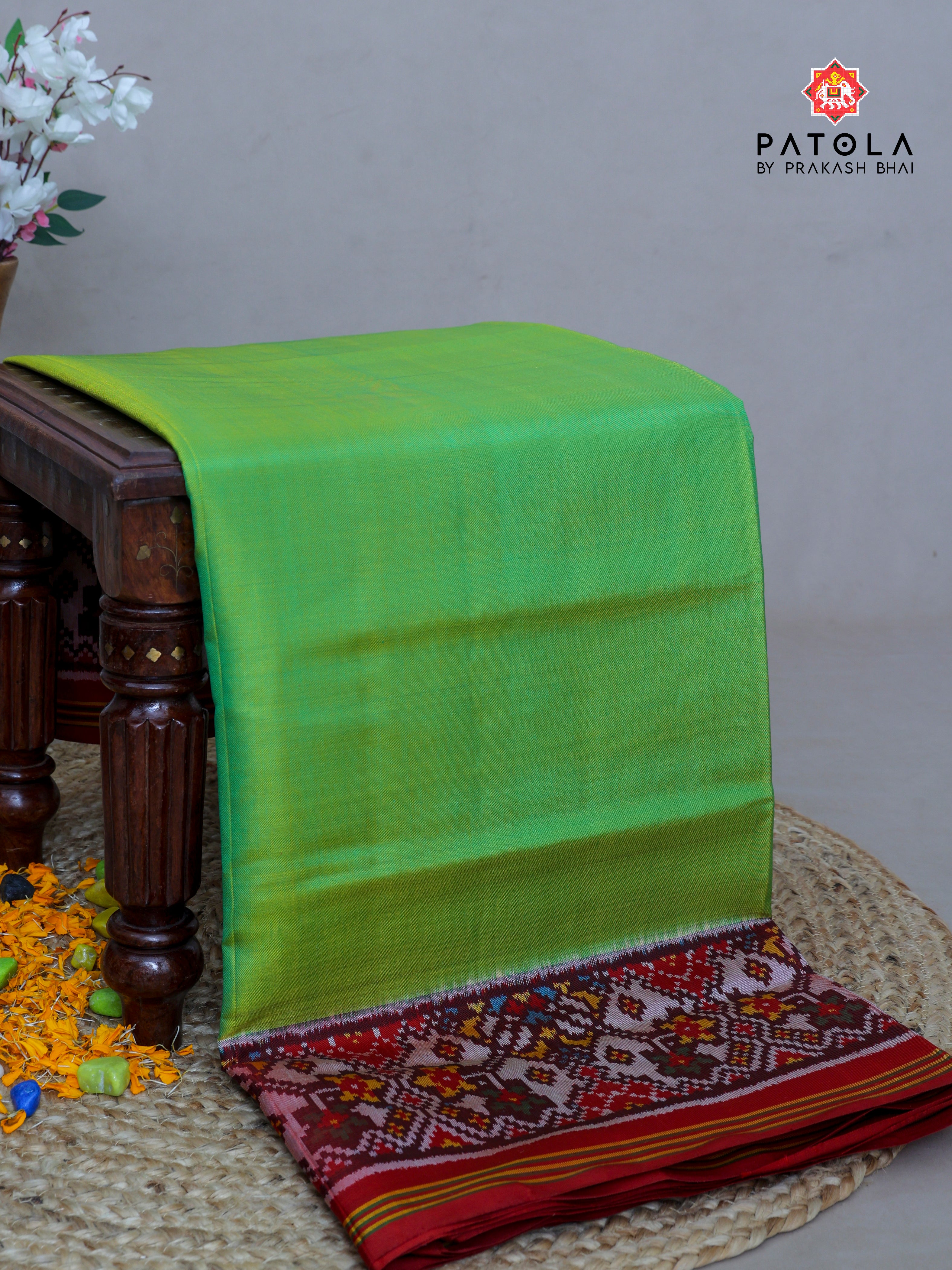 Plain Pista Green With Navratna Border Semi Double Ikat Patola Saree
